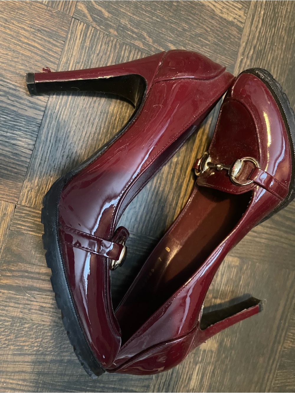 Gucci Burgundy Patent Leather Pumps with Gold Horsebit - Picture 3 of 5